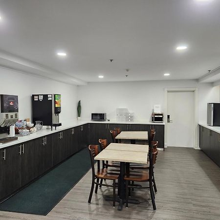 Travelodge Suites By Wyndham Сент-Джон Экстерьер фото